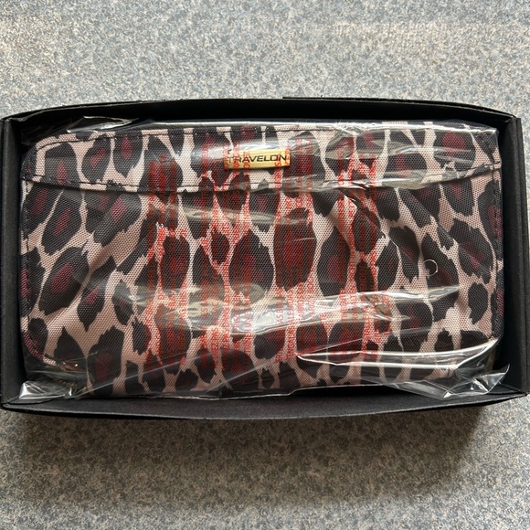 Travelon RFID Blocking Women’s Clutch Wallet New - Picture 1 of 4
